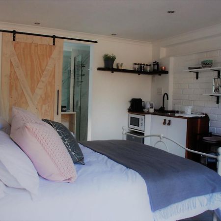 Secure, Private, Queen Room Close To Airport Port Elizabeth Luaran gambar