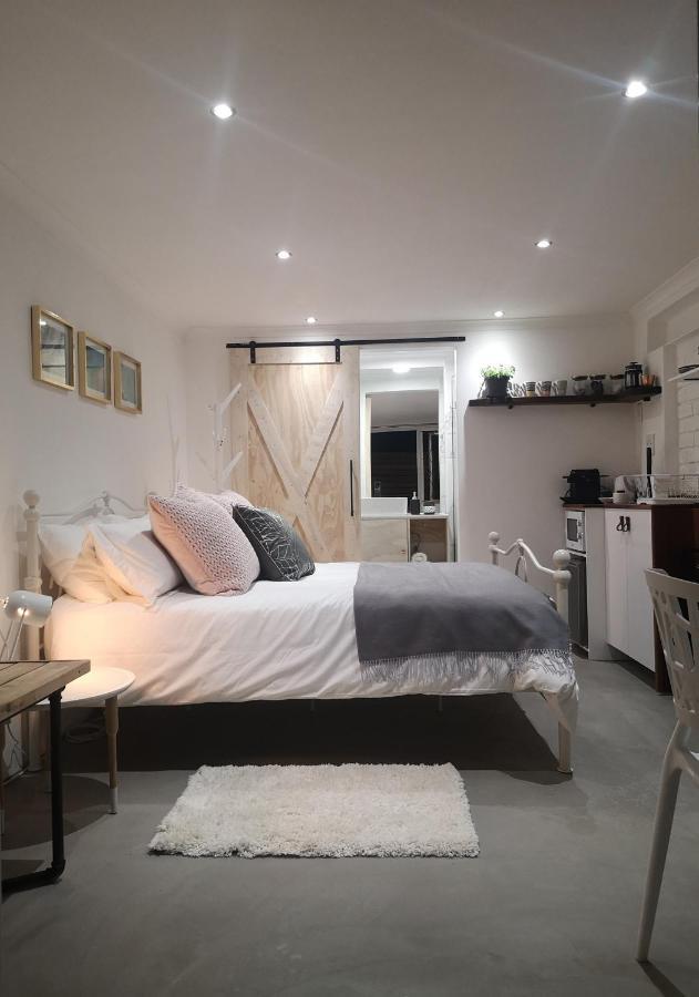 Secure, Private, Queen Room Close To Airport Port Elizabeth Luaran gambar
