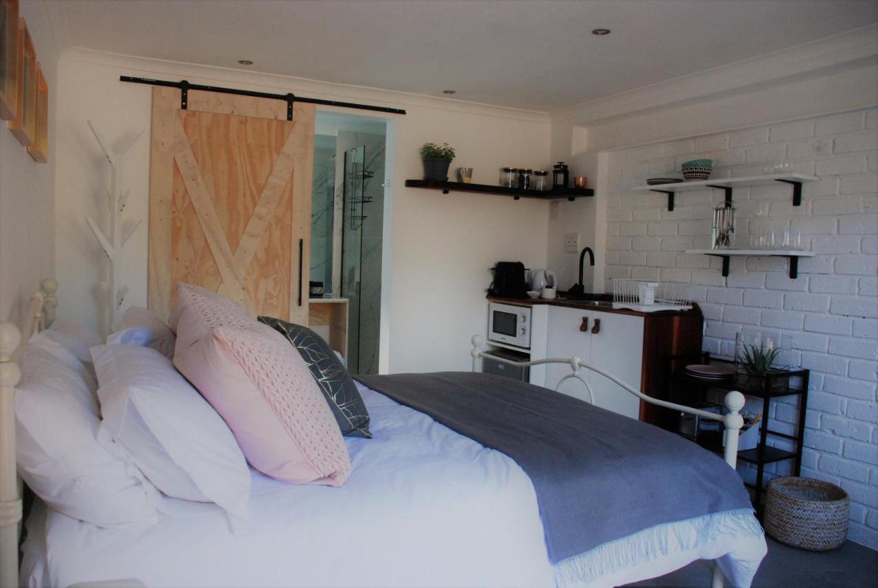 Secure, Private, Queen Room Close To Airport Port Elizabeth Luaran gambar