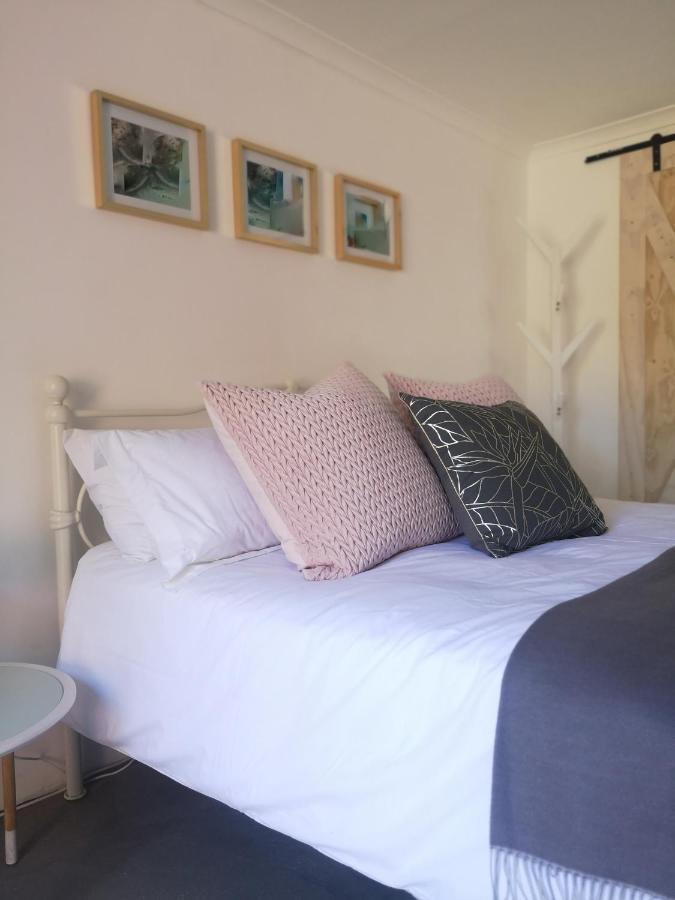 Secure, Private, Queen Room Close To Airport Port Elizabeth Luaran gambar