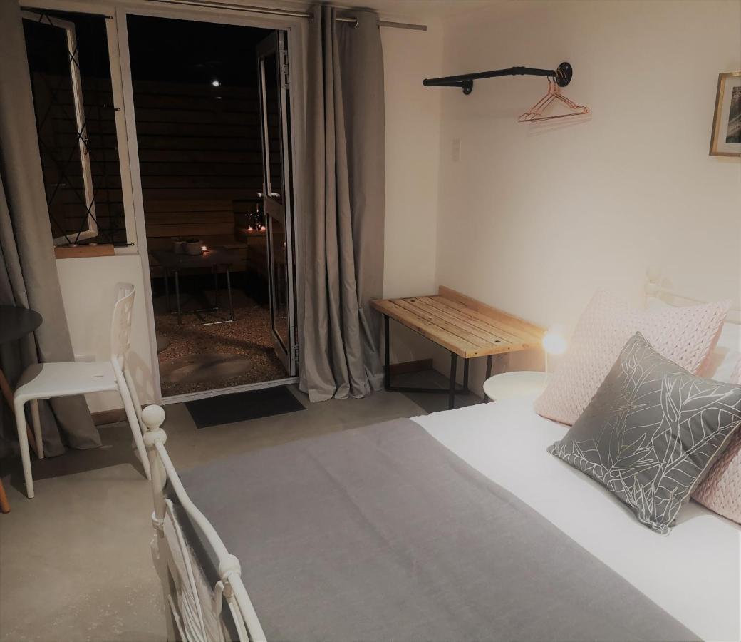 Secure, Private, Queen Room Close To Airport Port Elizabeth Luaran gambar
