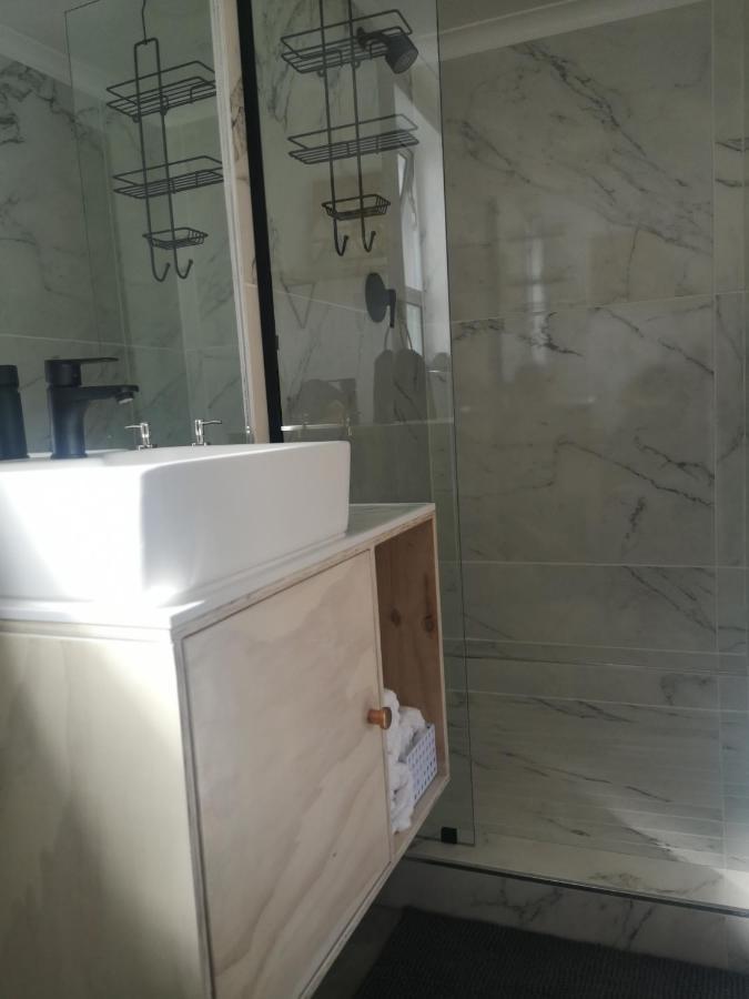 Secure, Private, Queen Room Close To Airport Port Elizabeth Luaran gambar