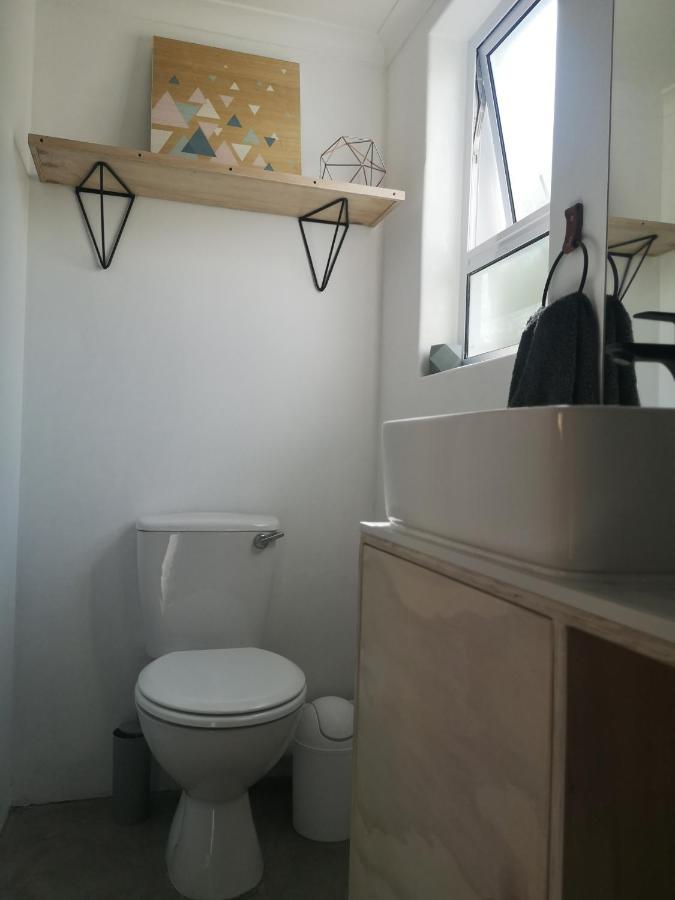 Secure, Private, Queen Room Close To Airport Port Elizabeth Luaran gambar